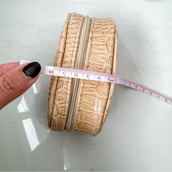 Cream coloured faux snake skin travel jewelry bag organizer - Picture 4 of 5